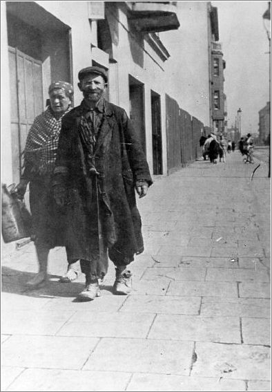 Jewish couple in the Krakow ghetto